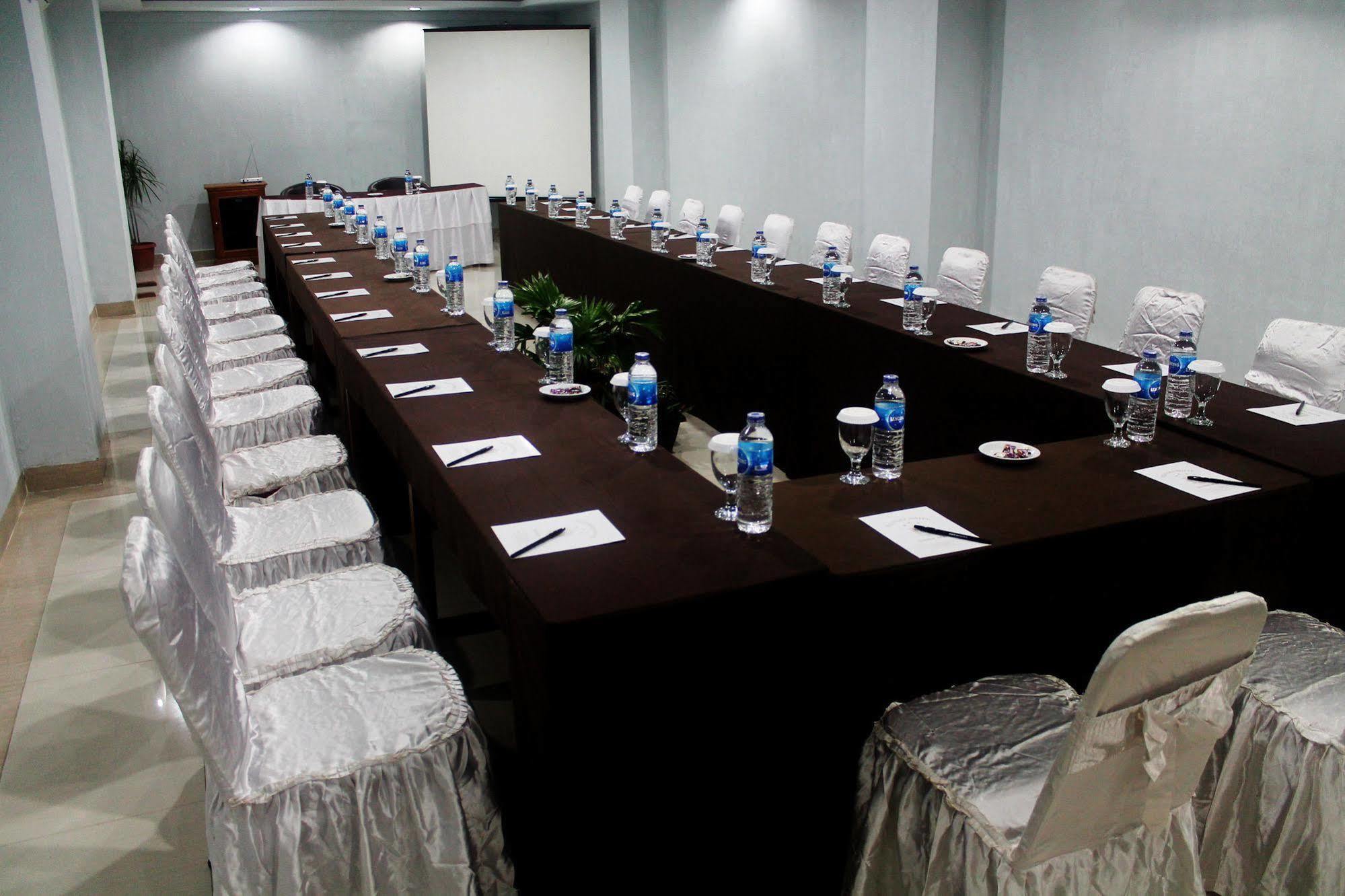 Sulthan Hotel International Banda Aceh Bagian luar foto